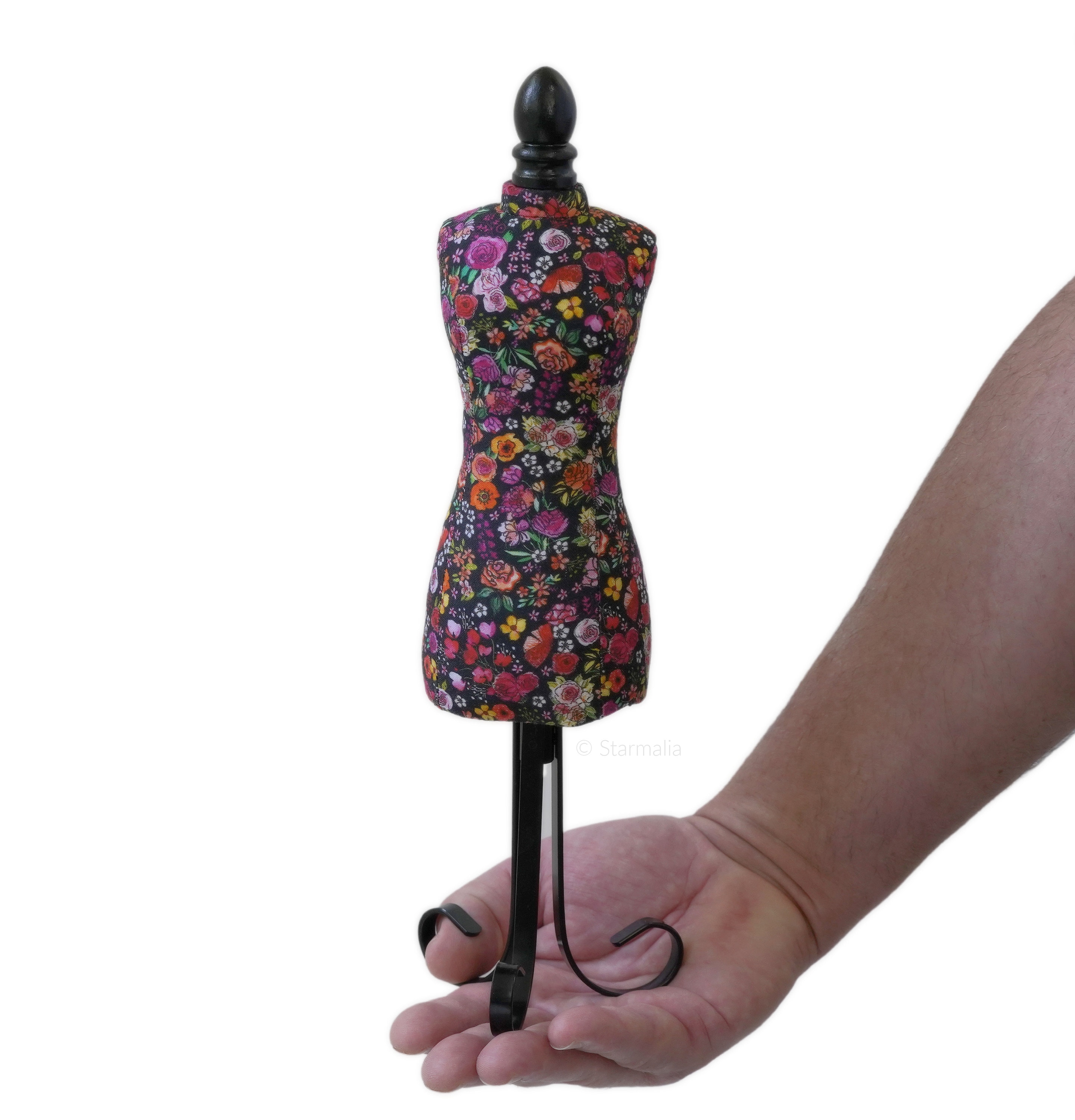 Shop Bonnlo Female Dress Form Pinnable Manneq at Artsy Sister.