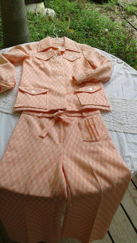 Vintage 1960s-1970s Orange and white 2pc pant sui