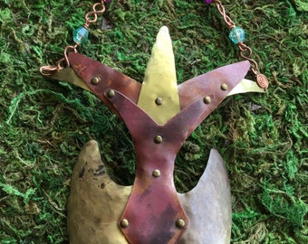 Mascara de cobre y latón