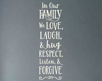 EN NUESTRA FAMILIA, calcomanía de pared familiar, amor, risa, abrazo, respeto, escuchar, perdonar, calcomanías de pared de vinilo, arte de pared familiar, arte de pared cristiana, calcomanías de cocina