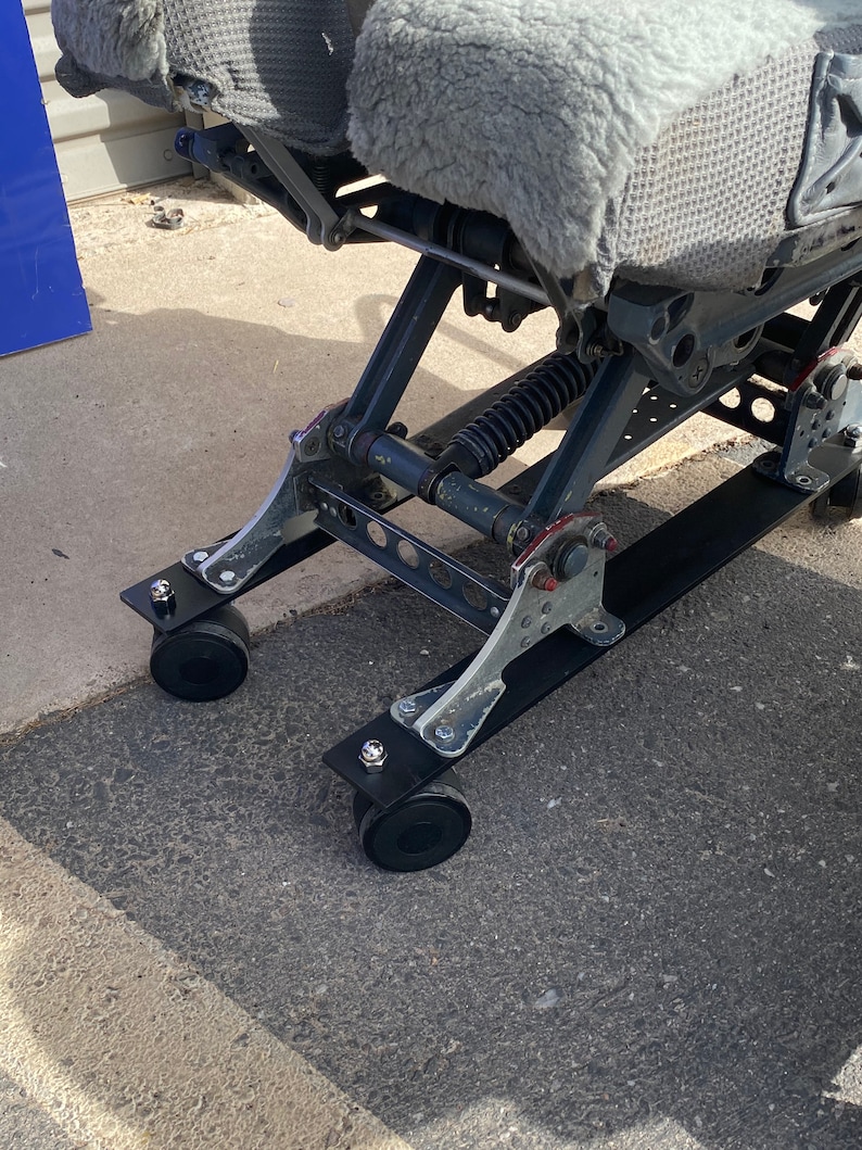 Single cockpit desk chair Southwest Airlines B737 image 3