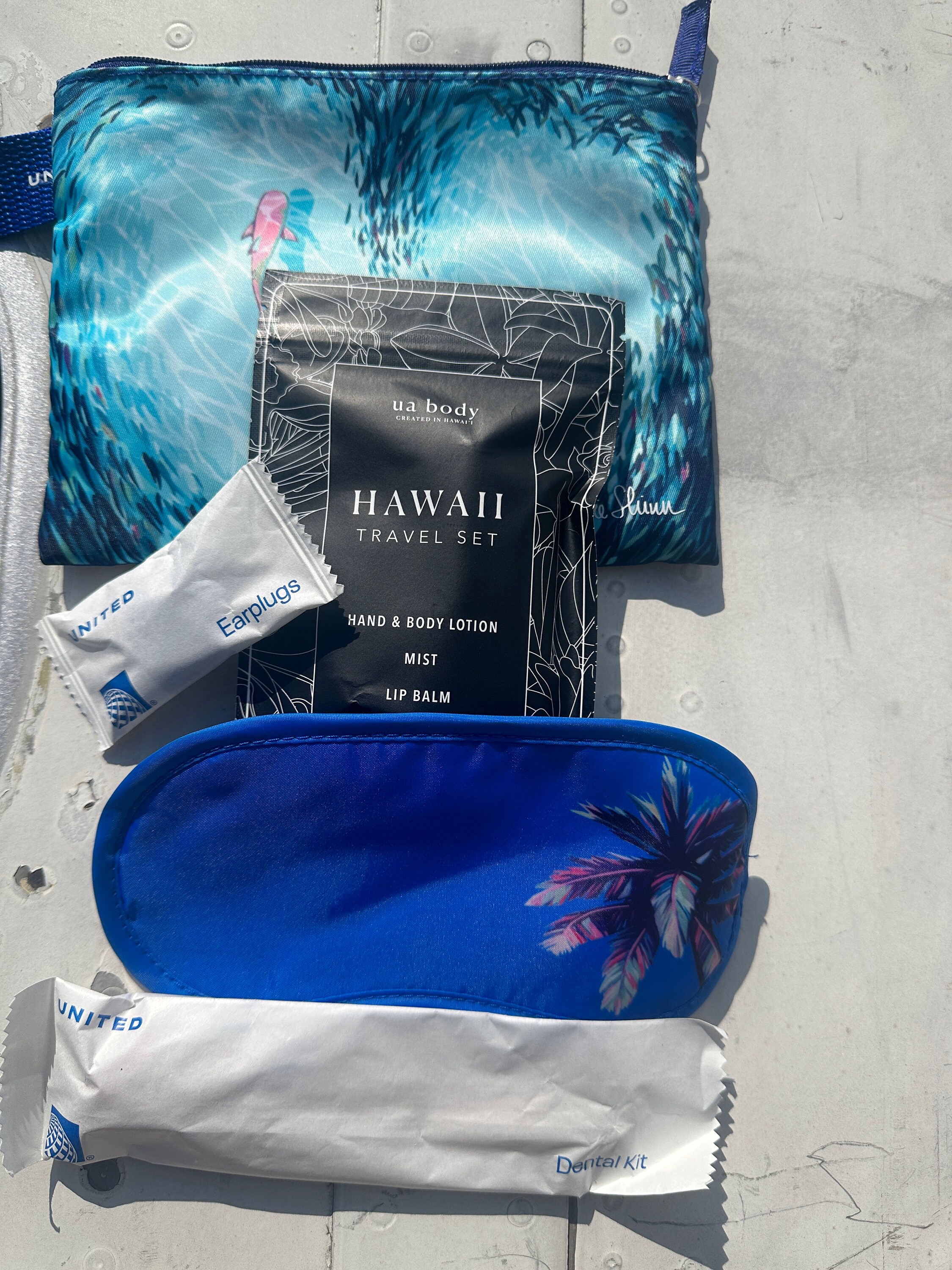 United Airlines Hawaii Flight Amenity Kits – Tropical Aircraft