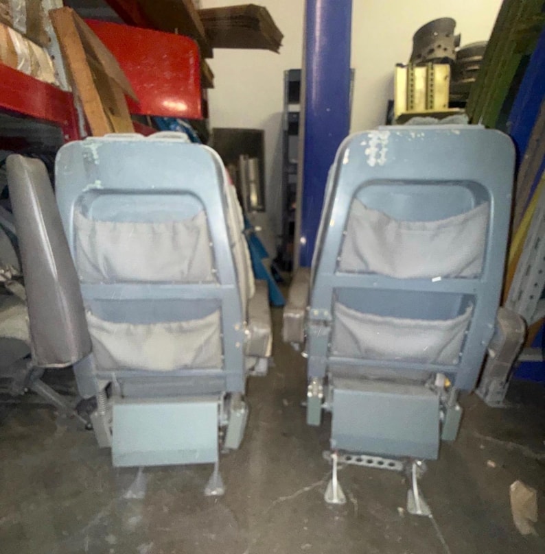 Single cockpit desk chair Southwest Airlines B737 last ones image 11