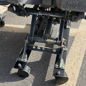 Single cockpit desk chair Southwest Airlines B737 image 4