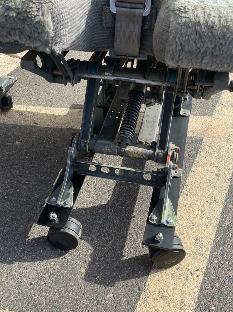 Single cockpit desk chair Southwest Airlines B737 image 4
