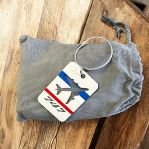 United Airlines Flight Amenity Kit – Original Contents & Custom Painted B747 UAL Luggage Tag