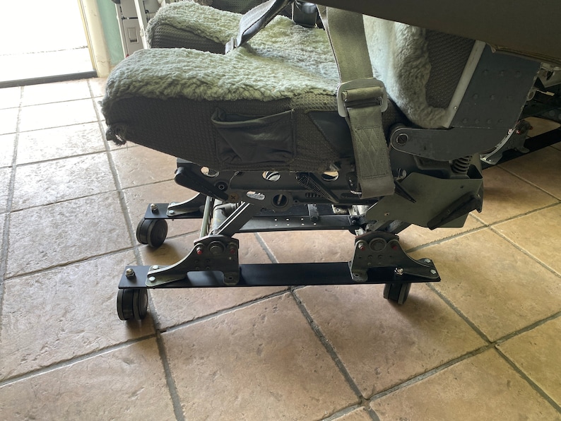 Single cockpit desk chair Southwest Airlines B737 image 6