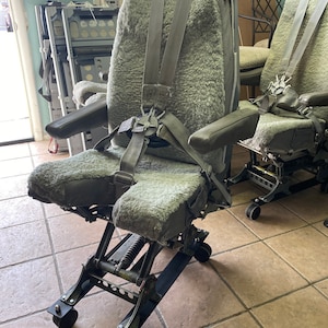 Single cockpit desk chair Southwest Airlines B737 image 5