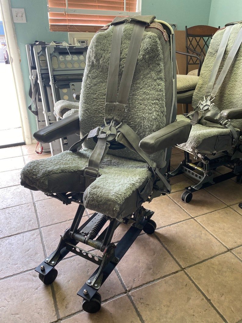 Single cockpit desk chair Southwest Airlines B737 image 5