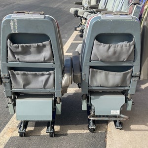 Single cockpit desk chair Southwest Airlines B737 image 2