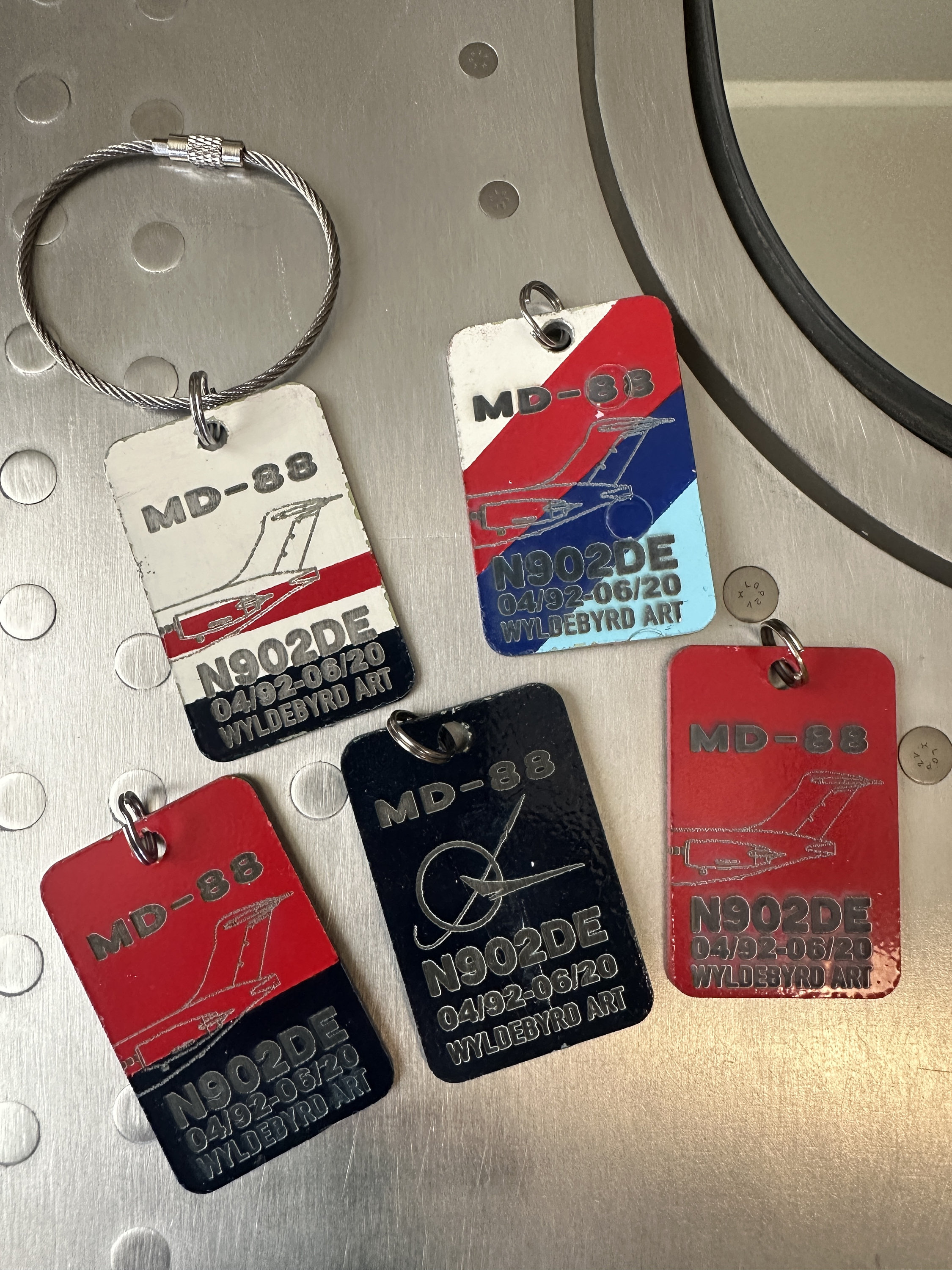 デルタ航空 Planetags MD-88 MD-88 と MD-90: デルタ航空のマッドドッグを称える – MotoArt PlaneTags