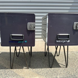 ウェストジェット航空ギャレーボックスサイドテーブル