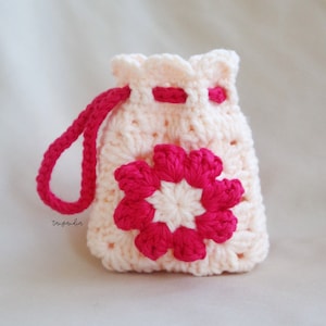 Miniaturowa saszetka na słuchawki, torebka Grandma Square Flowers, portfel Access, estetyczna portmonetka, miniaturowa torebka ze ściągaczem.