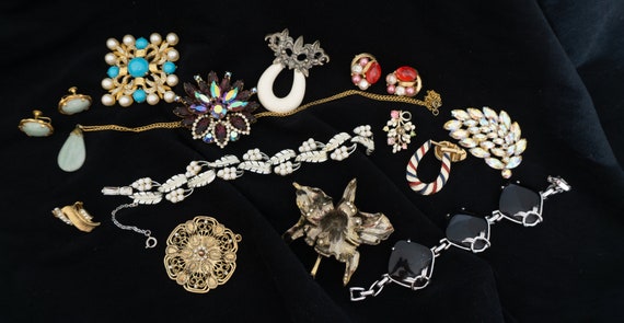 Vintage Costume Jewelry Destash Groovy 1950s thru… - image 7