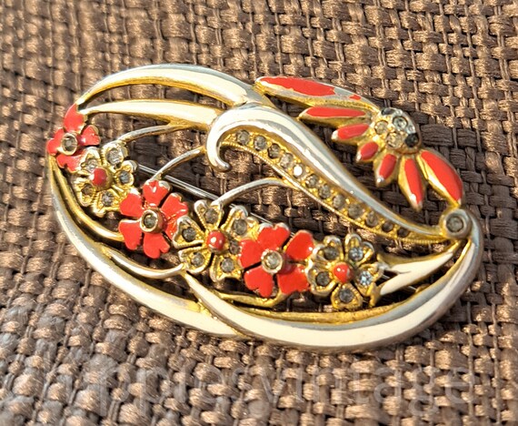 Early Deja Floral Rhinestone and Enamel Brooch Go… - image 1