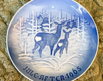 Vintage Yule después de 1965 Bing Grøndahl (B&G) Plato navideño anual "I Skoven før Jul"