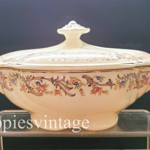 Vintage 1942 Taylor Smith and Taylor USA Vogue Scroll & Floral Rim Floral Center TST180 Covered Casserole