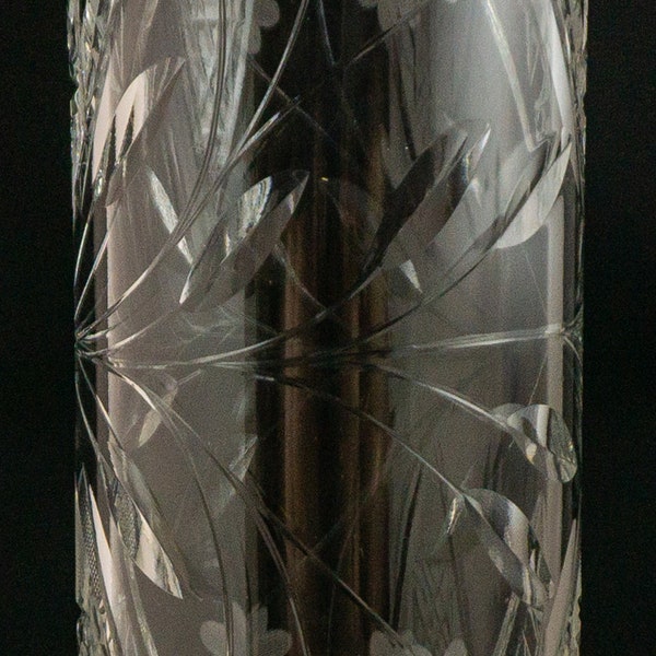 Vintage loodkristalvaas met snijbloemen en geometrische ontwerpen 30 cm