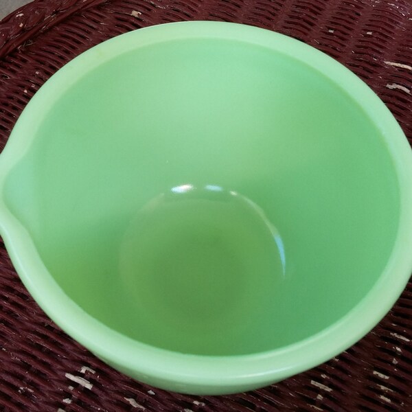 Vintage Hamilton Beach Green Glass Jadeite Pouring Mixing Bowl