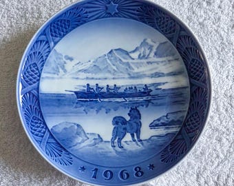 Assiette de Noël vintage Royal Copenhagen 1968 « Le dernier Umiak ».