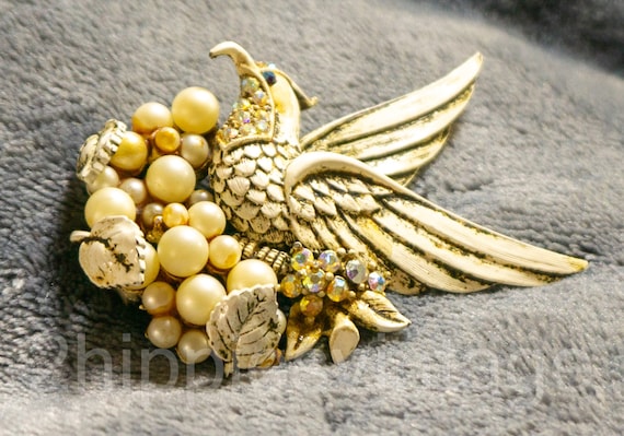 Boucher bird brooch shop