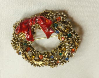 Vintage Signed ART Rhinestone and Enamel Wreath Christmas Holiday Brooch Pin