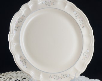 ONE Pfaltzgraff Remembrance Pattern 10-1/2" Dinner Plate No Center Decal Discontinued