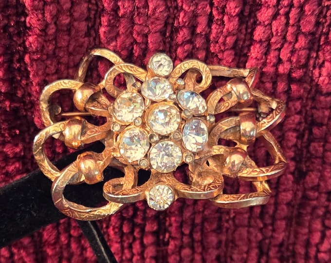Featured listing image: Vintage Large Signed Silson Clear Rhinestone Ribbons Casting Gold Plated Brooch