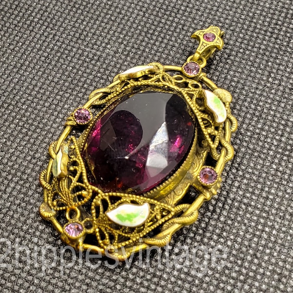 Pendentif victorien de forme ovale avec grandes pierres ovales violettes à facettes, petites pierres roses et fleurs en émail