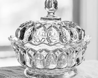 Mantequera redonda antigua de cristal estadounidense con tapa, con diseño artístico transparente, 1891.