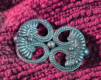 Broche de lazo repujado de plata esterlina mexicana Margot de Taxco, década de 1940, numerado 5332