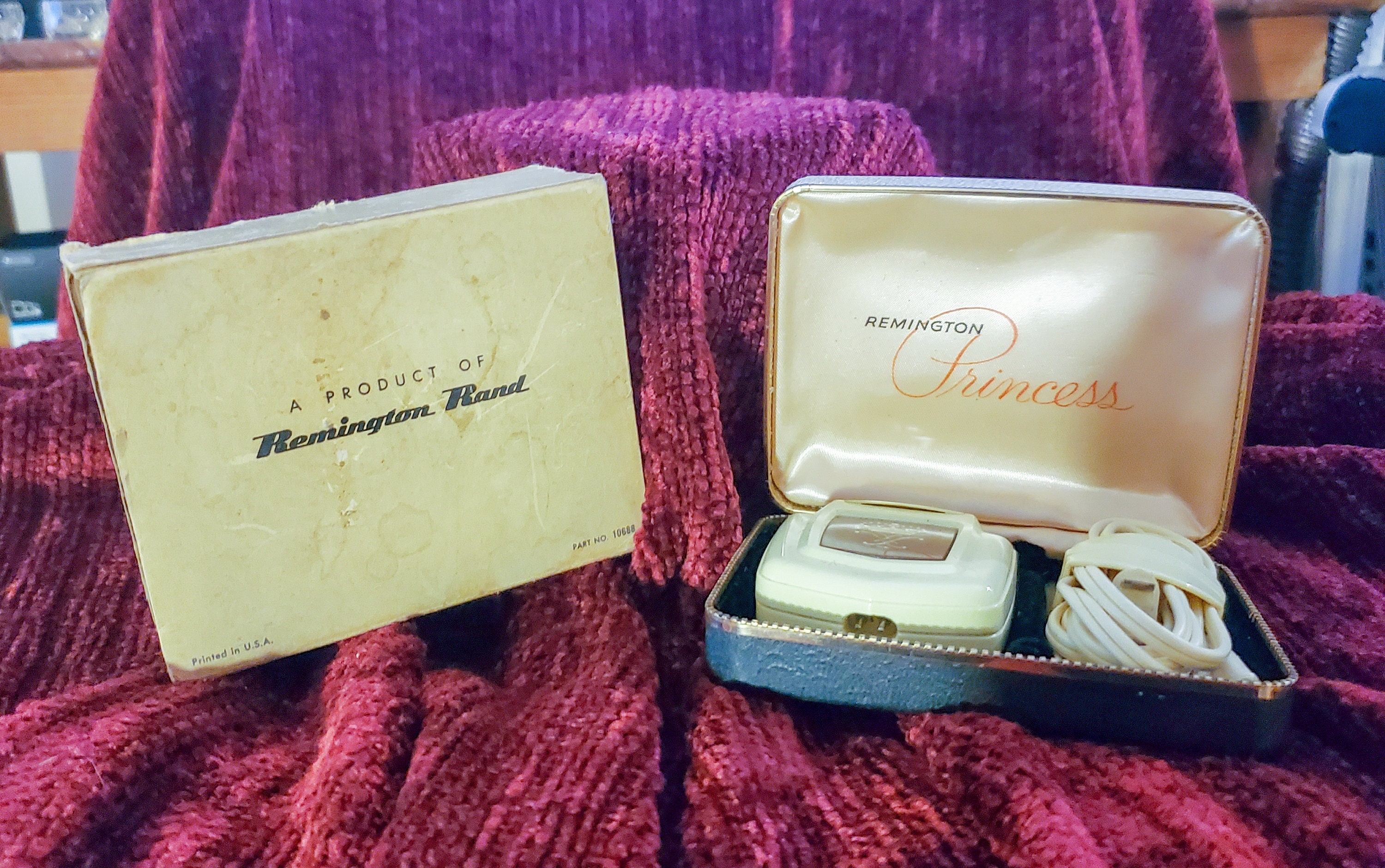 Vintage Remington Princess Ladies Electric Shaver Razor with Case and