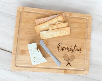 Personalisierte Tennis Bambus Charcuterie Board: Lasered Geschenk