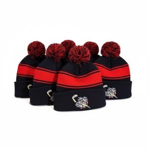 Gorro con pompón y logotipo personalizado: prenda personalizada para el espíritu de equipo. Kota Couture