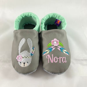 Crawling shoes Leather slippers Crawling slippers gray / mint with Indian rabbit and feather, boho style, embroidered, personalized with name