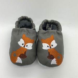 Crawling shoes Leather slippers Crawling slippers gray with fox, embroidered