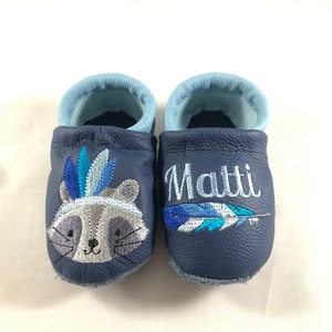 Crawling shoes Leather slippers Crawling slippers dark blue light blue with Indian raccoon and name, personalised, embroidered, feathered animals