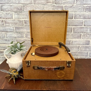 Columbia Record Player! Runs But Needs Repair and Restoration! Vintage Tabletop Turntable!