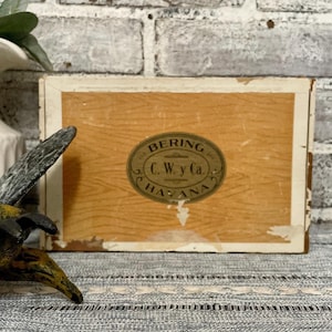 Bering Wooden Cigar Box! Old Original Style! Vintage Cigar Tobacco Box! Amazing Graphics!