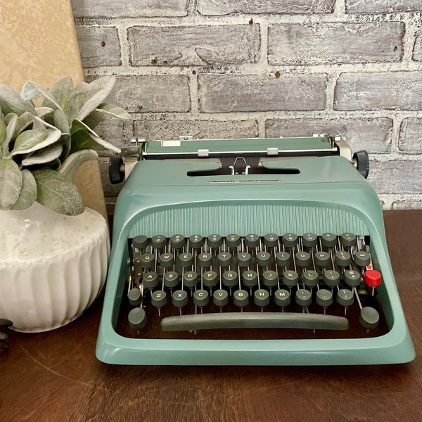 Vintage Olivetti Underwood Typewriter! Hard Beige Case! Working! Needs Service! Vintage Office Industrial!