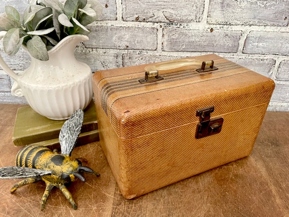 Vintage Hat Box, Round Suitcase, Tweed Case, Brown Hat Box, Round Hat Box,  Herringbone Case, Retro Hat Box, Vintage Train Case, Small Case 
