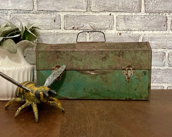 Green Metal Toolbox! Vintage Storage! Farmhouse Decor! Garden Planter!