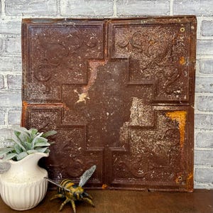 アンティークのブリキ天井タイル！錆びだらけ！廃材！ニュートラルなファームハウス風壁装飾！