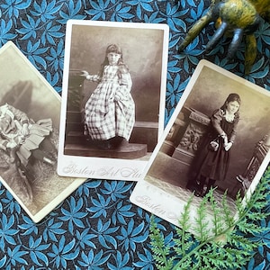 Cartes du Cabinet des Jeunes Filles des années 1800 ! Lot de 3 ! Cartes photos victoriennes pour enfants ! Photographie ancienne !