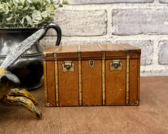 1800 年代の金属製スチーマー トランク / 車輪 / ハンドルなし / 収納
