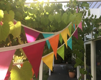 Rainbow bunting, extra long - up to 20m