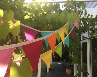 Rainbow bunting, extra long - up to 20m