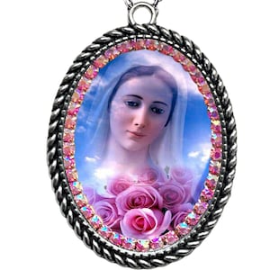 Collier Notre-Dame de Medjugorje ; Médaille de la Reine de la Paix; Don catholique de Medjugorje ; Bijoux de la Vierge Marie; Charme spirituel de Medjugorje