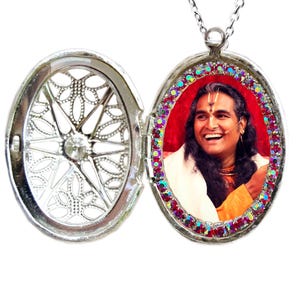 Paramahamsa Vishwananda Locket; Swami Vishwananda Pendant, Hindu Spiritual Jewelry, Guru Necklace, Devotional Pendant; Vishwananda Gift
