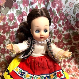 vintage doll Hong Kong Doll soft rubber sleepy eyes rooted hair movable limbs national costume doll 18 cm vintage doll